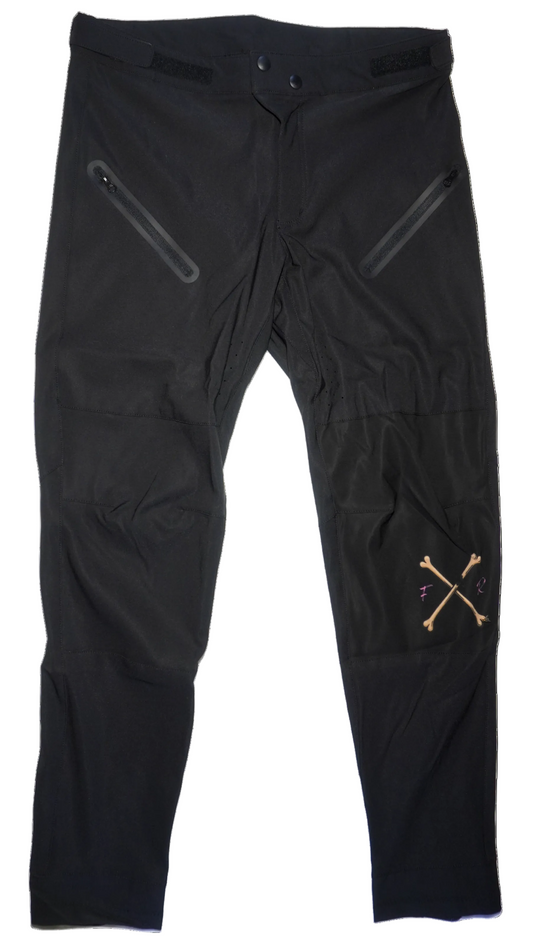 The "Back in black" MTB Pant